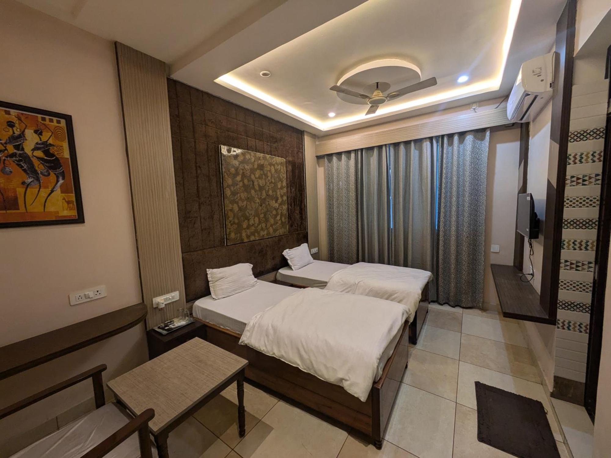 Kishori Vatika Hotel Ramnagar  Exterior photo