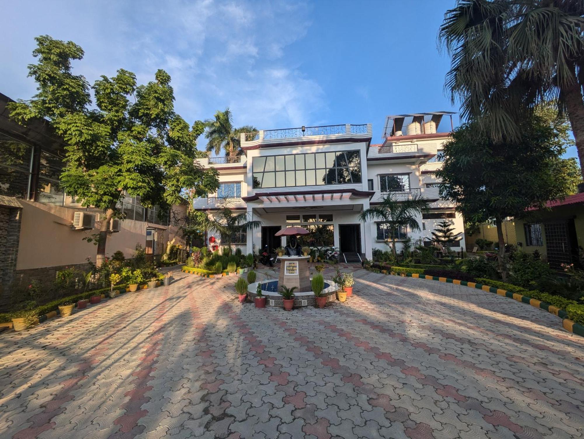 Kishori Vatika Hotel Ramnagar  Exterior photo